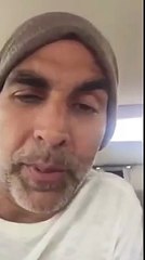 Akshay Kumar with Siddharth Malhotra doing Chutki And Shopkeeper Dubsmash