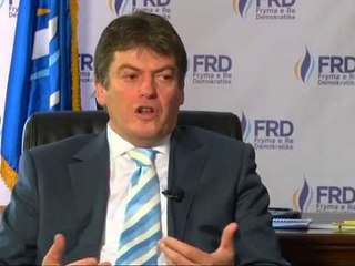 TOPI KRITIK ME POLITIKEN KREU I FRD TAKIM ME ANETARE TE PARTISE NE QYTETIN E ELBASANIT LAJM