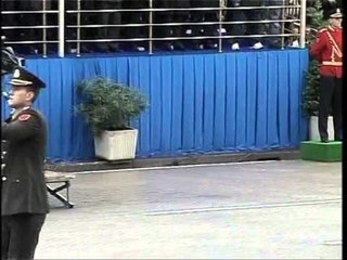 KTHEHET GERVENI PRESIDENTI DEKRETON SHKARKIMIN E ADMIRALIT NE BRUKSEL LAJM