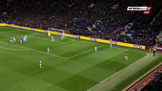 BIG CHANCE Morgan Schneiderlin __ Manchester United 0 - 0 PSV __ 25-11-2015