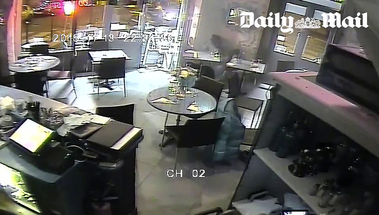 Attentats de Paris : la terrible vidéo de l'attaque de la pizzeria Casa Nostra