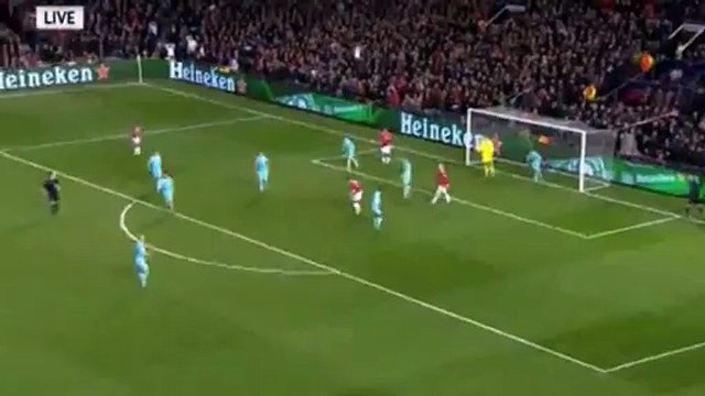 Memphis Depay Incredible Chance - Manchester United v. PSV Eindhoven 25.11.2015 HD