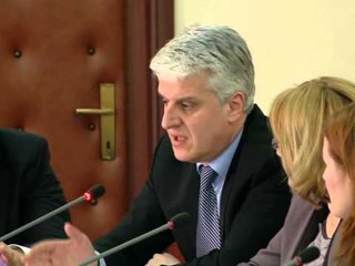 FALJA E "GJOBAVE POLITIKE" PS THOTE SE KY ESHTE VENDIM I DREJTE,PD NUK ESHTE DAKORT LAJM