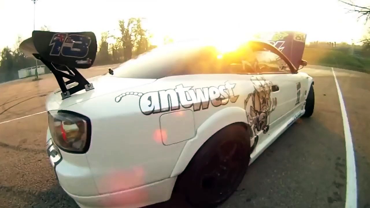 PEOPLE ARE AWESOME (INSANE DRIFTING)