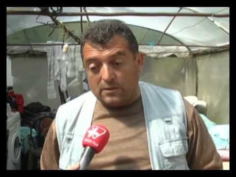 SERA,STREHE PER NJE FAMILJE I PRISHEN SHTEPINE TE NDERTUAR BUZE RRUGES NE ELBASAN LAJM