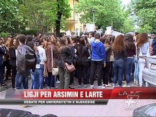 Download Video: Studentet e mjekësisë, protesta para Kuvendit - News, Lajme - Vizion Plus