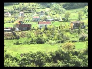 FSHATI PA VARREZA DESHMIA NE MAT,"MBAJTA KUFOMEN NE SHTEPI PER TRE DITE" LAJM