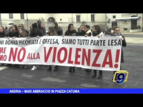 ANDRIA | Maxi abbraccio in piazza Catuma