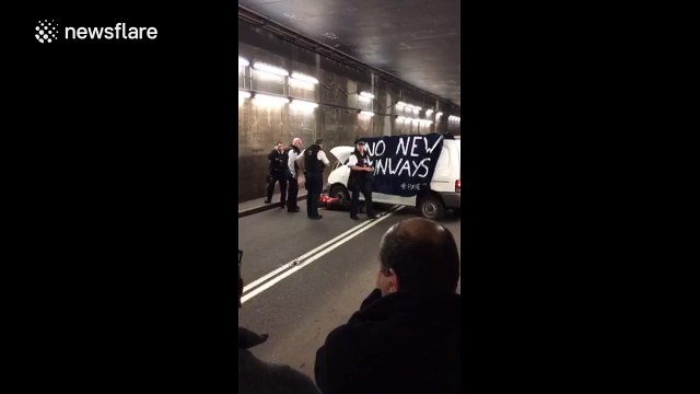 Protesters block road into Heathrow airport