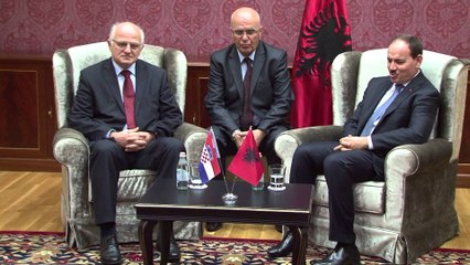 KROACIA: PRO DHENIES SE STATUSIT NE QERSHOR