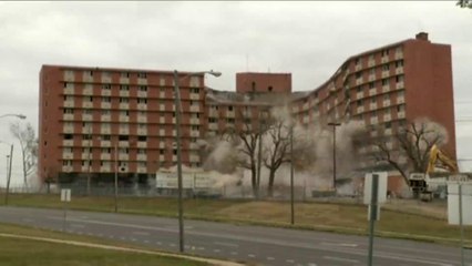 دیکھئے کیسے دس منزلہ عمارت دس سیکنڈ میں تباہ ہو گئی