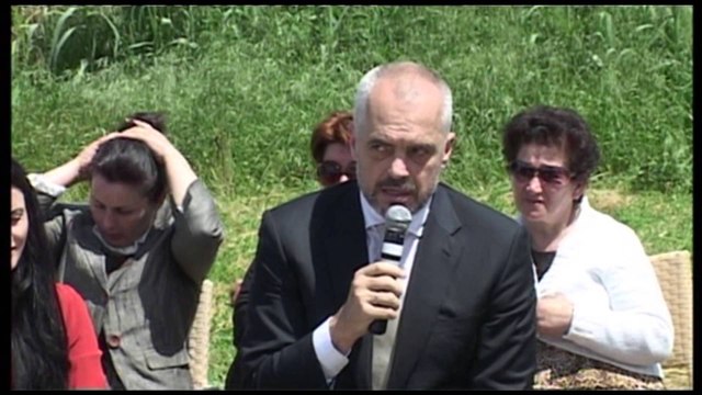 RAMA TAKIM ME FERMERET NE FIER, U SHPERNDAN CERTIFIKATAT E PRONESISE