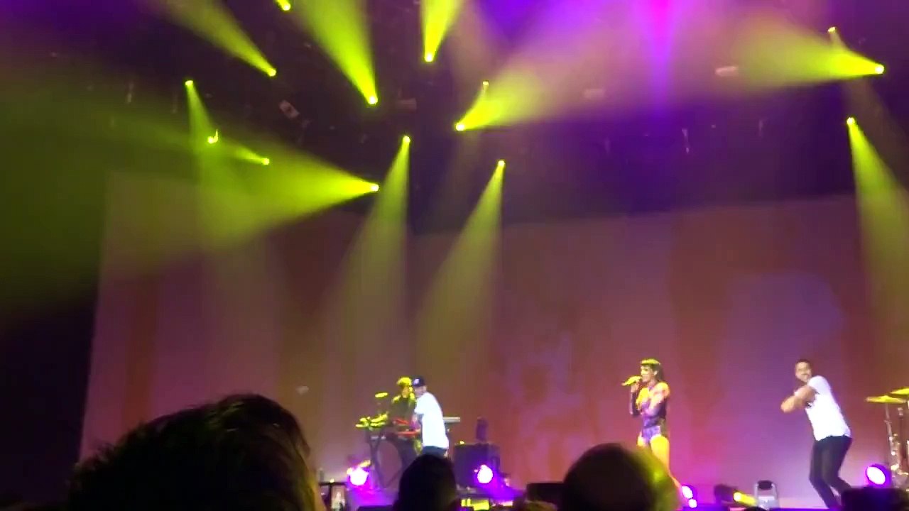 Shy'm - Et Alors + Saut dans le public @ Paris Bercy (17.11.2015) HD