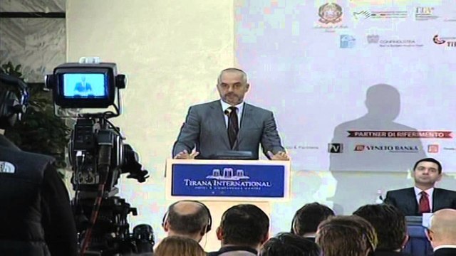 RAMA: ITALIA TE HEQE TAKSEN E KOHES SE KOMUNIZMIT