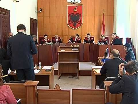 LEJET NE KUSHTETUESE KOMUNAT E FARKES DHE KASHARIT KUNDER VENDIMIT QE NDALON NDERTIMET LAJM