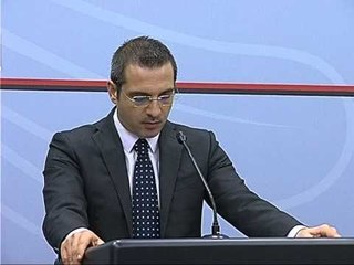 KAPET AVIONI NE DIVJAKE NDALOHET PILOTI ITALIAN,KAPEN EDHE 460 KG HASHASH NE NJE MJET LAJM