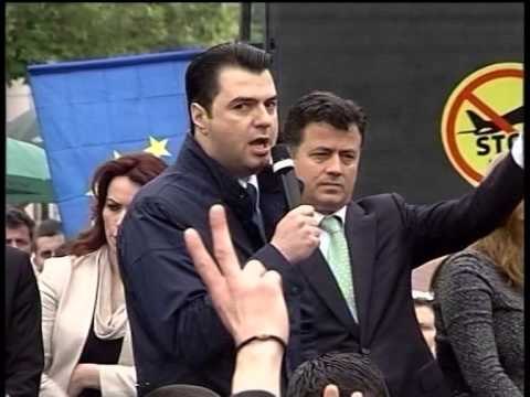 PROTESTA KUNDER RAMES OPOZITA KERKON LARGIMIN E QEVERISE ÇESHTJEN E DROGES LAJM