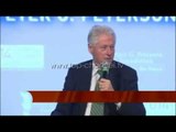 Bill Clinton: Hillary eshtë shumë mirë - Top Channel Albania - News - Lajme