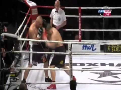 NURI SEFERI KAMPION FITON TITULLIN EUROPIAN WBO DUKE MUNDUR RIVALIN HUNGAREZ LAJM