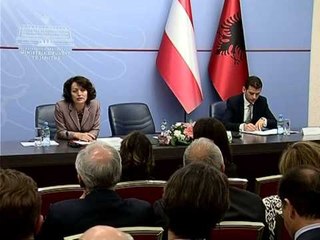 MUNDESITE E SHQIPERISE MINISTRAT E QEVERISE PREZANTIM TEK INVESTITORET AUSTRIAKE LAJM