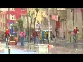 VRITET PROTESTUESI PERPLASJET E REJA NE TURQI SHKAKTOJNE VIKTIMEN E PARE LAJM