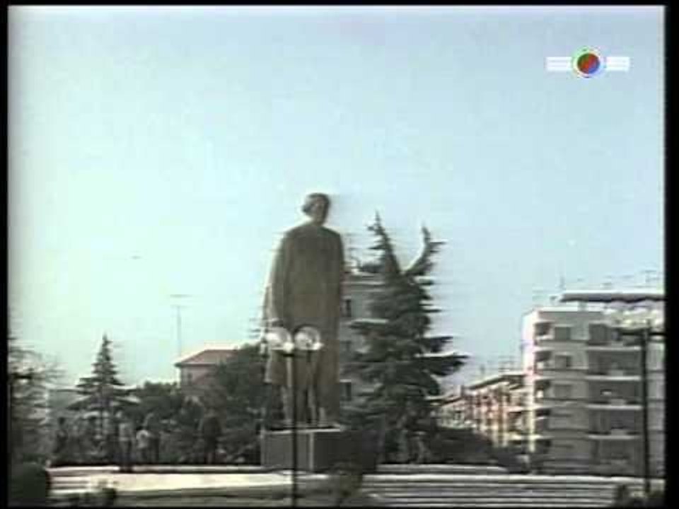 PD PER FESTIMET NE PERMET AKUZON QEVERINE SE PO PERPIQET TE "RINGJALLE" DIKTATORIN HOXHA LAJM