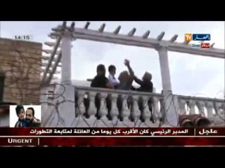 الطفل أمين ياريشان يحيّي جميع المواطنين من سطح المنزل