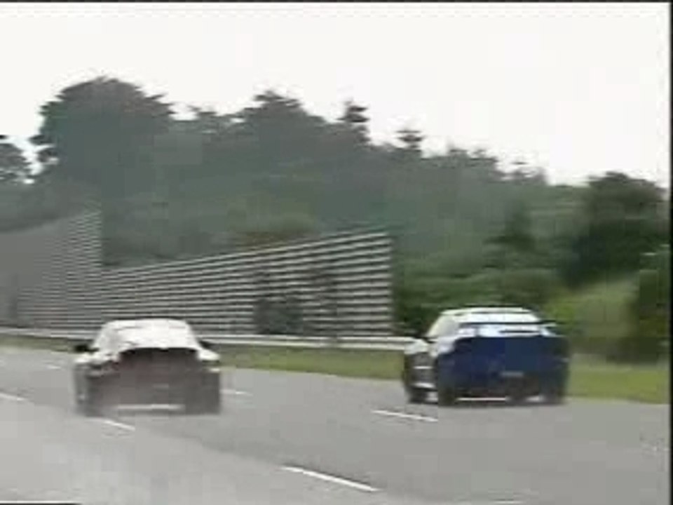Nissan Skyline GTR R34 vs Porsche 911