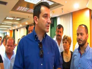 GREQI,VELIAJ TAKON EMIGRANTET MINISTRI I PUNES,"TE PUNOJME PER PROMOVIMIN E SHQIPERISE" LAJM