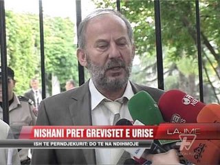 Descargar video: Nishani pret grevistët e urisë - News, Lajme - Vizion Plus