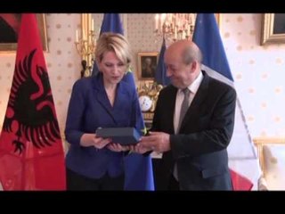 FRANCA NA MBESHTET MINISTRJA KODHELI VIZITE NE PARIS PER CESHTJEN E STATUSIT LAJM