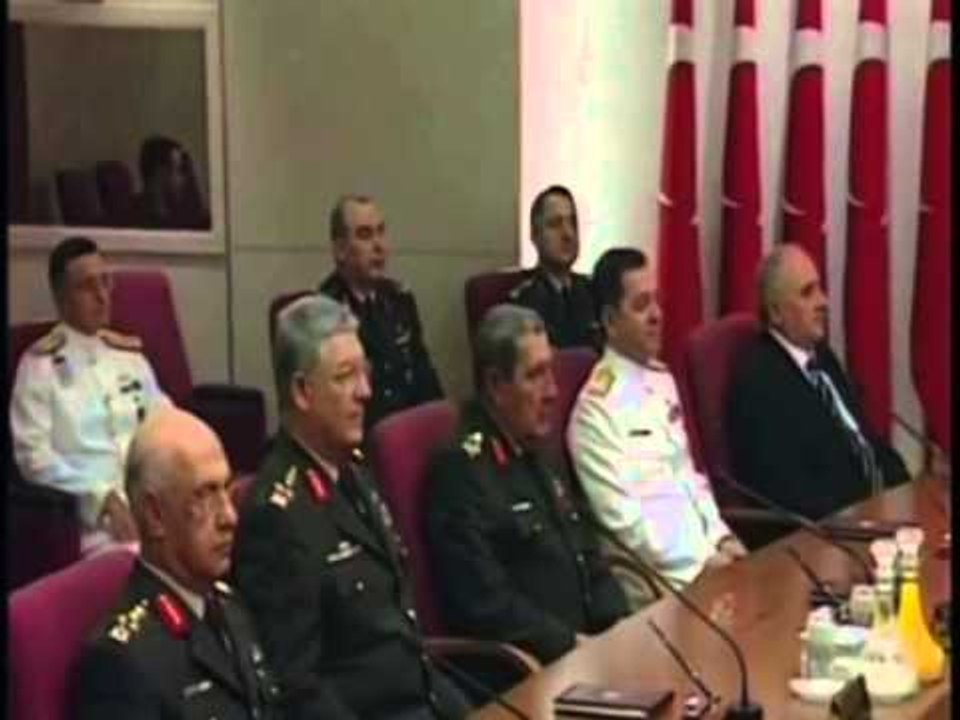 GJYKATA NE TURQI URDHERON LIRIMIN E 230 OFICEREVE USHTARAKE TE BURGOSUR NE 2003 LAJM