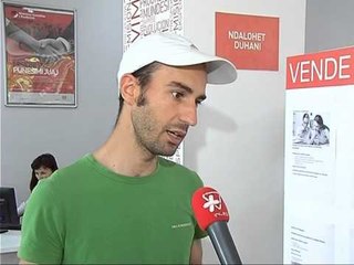 ME DY UNIVERSITETE,PA PUNE ZYRA E PUNES NE TIRANE,KERKOHEN TE RINJ ME ARSIM PROFESIONAL LAJM
