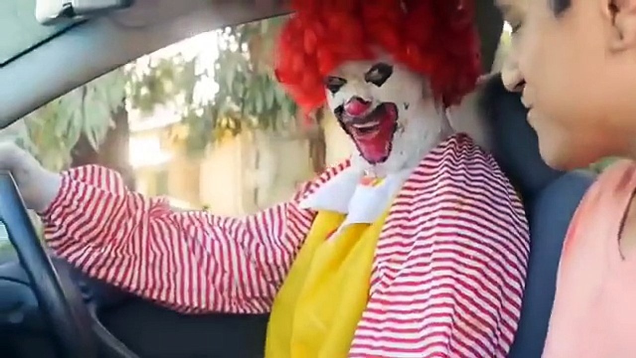 Ronald Mcdonald tastes BurgerKing