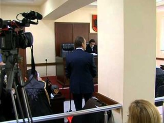 DESHMON SHPETIM GJIKA KRYEBASHKIAKU I VLORES HEDH POSHTE PRETENDIMET E AKUZES LAJM