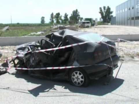 MASAT KUNDER AKSIDENTEVE POLICIA E FIERIT MAKINA VARREZE PER TE SENSIBILIZUAR SHOFERET LAJM