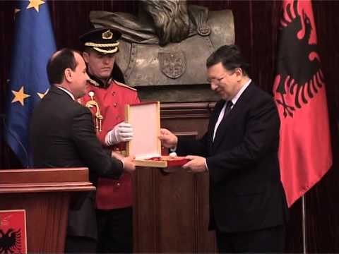 DEKOROHET KREU I KE BARROSO PRESIDENTI BUJAR NISHANI BASHKON TE GJITHE LIDERET POLITIKE LAJM