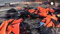 Crisi migranti: diminuiscono gli sbarchi, resta l'emergenza