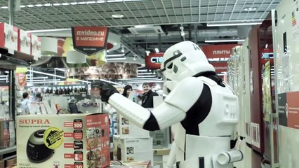 Deux stormtroopers dans un magasin