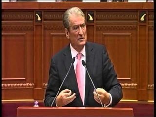 IKIN DEPUTETET E MAZHORANCES "LARGOHEMI KUR FLET BERISHA PREJ FJALORIT QE AI PERDOR" LAJM