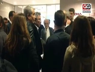 CAN DÜNDAR'A ADLİYE KORİDORLARINDA DESTEK