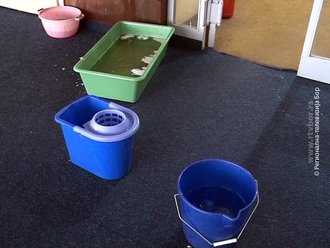 Krov Muzičke škole u Boru u sve gorem stanju, 26. novembar 2015. (RTV Bor)