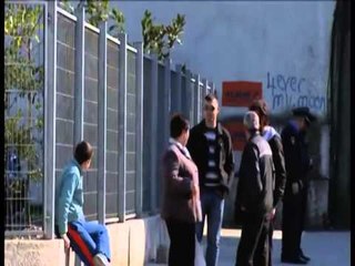 XHIHADISTET SHQIPTARE PRANGOSET NE TIRANE E I DOREZOHET POLICISE SE KOSOVES I KERKUARI LAJM