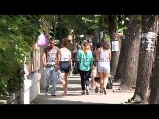 Moda e lakuriqësisë, nga skena në rrugë - Top Channel Albania - News - Lajme