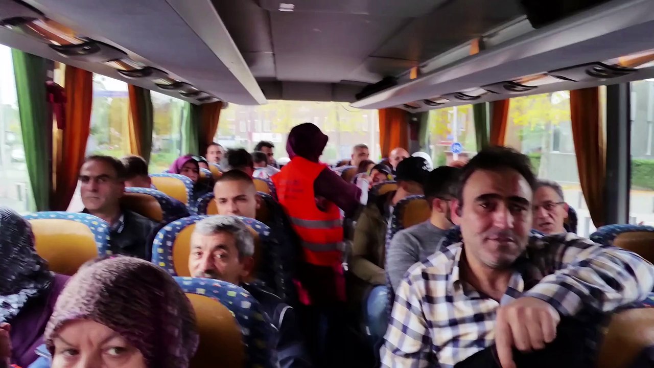 AK Parti Utrecht Seçim Otobüsü