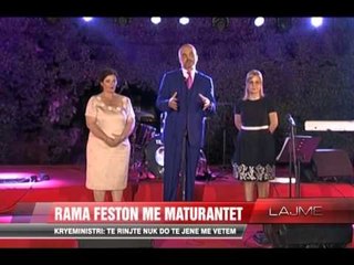 Rama feston me maturantët - News, Lajme - Vizion Plus