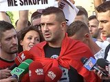 PROTESTE NE TIRANE NE MBESHTETJE TE KERKESAVE TE SHQIPTAREVE TE MAQEDONISE LAJM