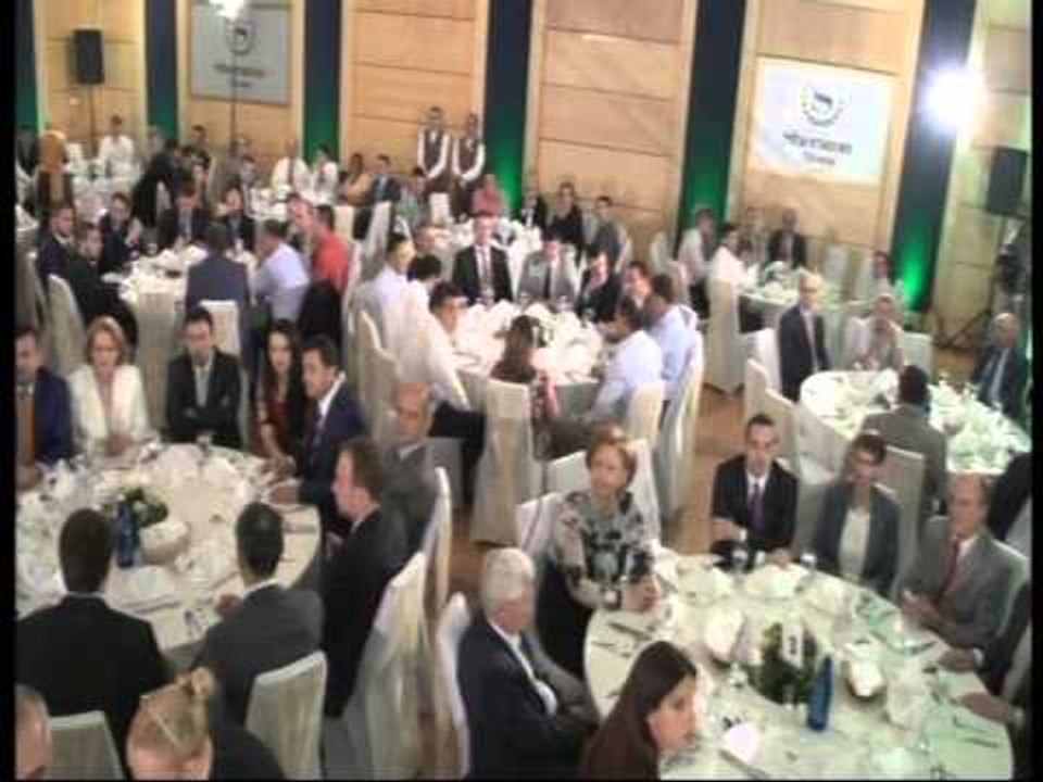 NJE JAVE PROTESTA ECURIA E MANIFESTIMEVE TE SHQIPTAREVE E REAGIMET NE MAQEDONI LAJM