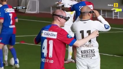 Sahayı Kuş Bakışı Gösteren Gözlükler İle Futbol Maçı Yapmak