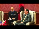 Victoria Nuland viziton Tiranën - Top Channel Albania - News - Lajme